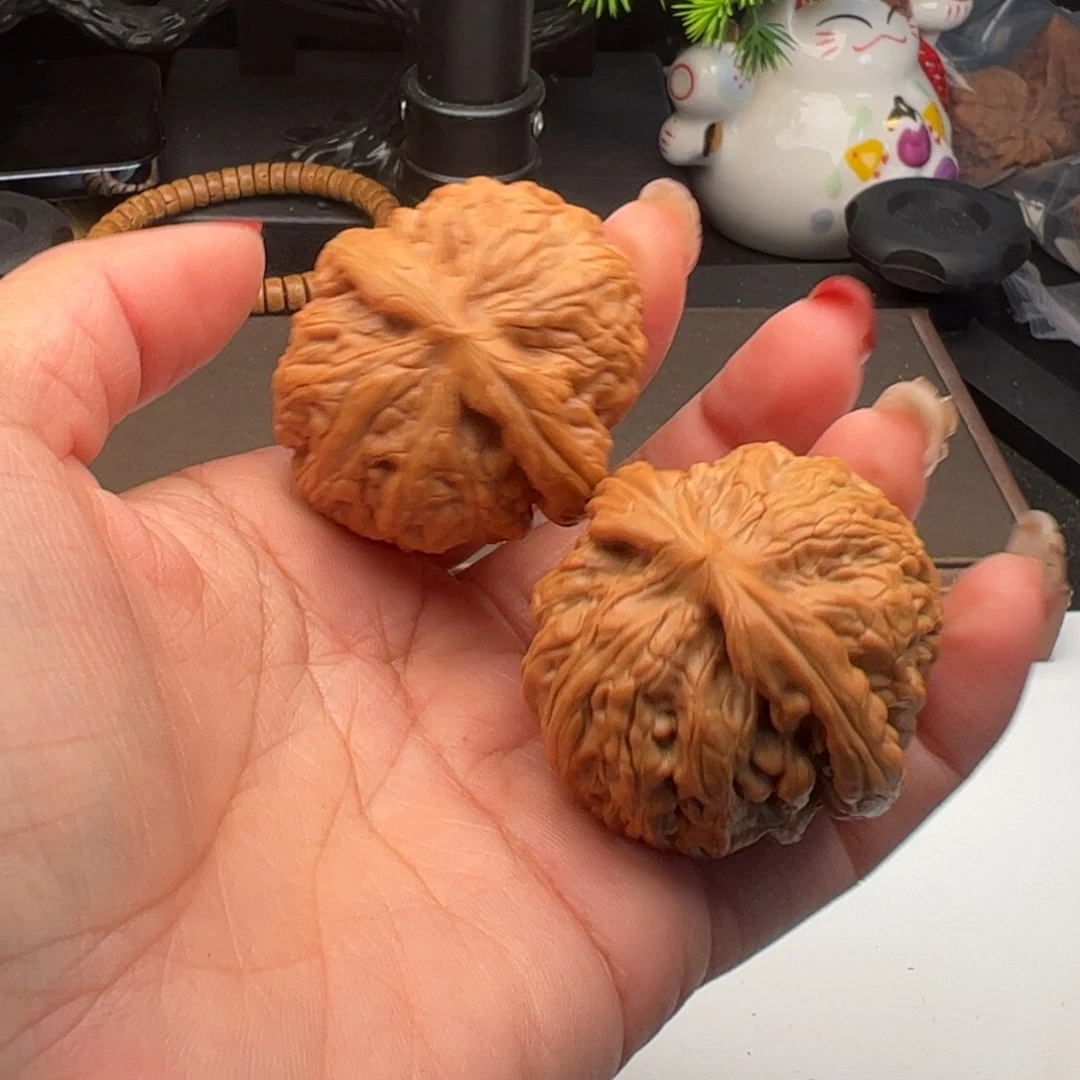 文玩核桃吊坠滢红锦鲤44