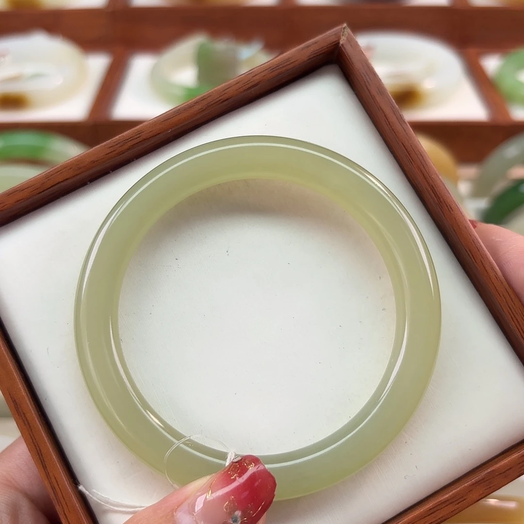 和田玉手镯未镶嵌57