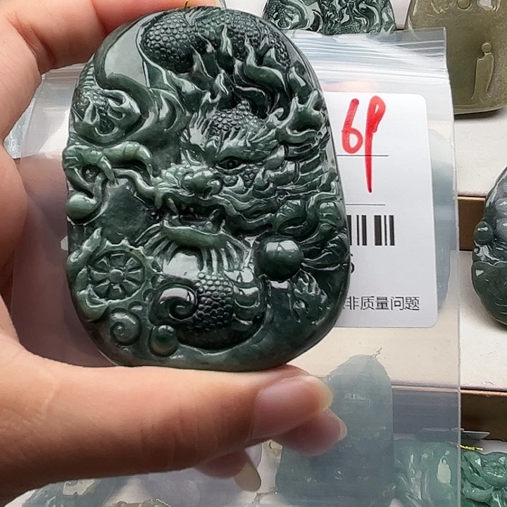 翡翠未镶嵌颈饰挂件