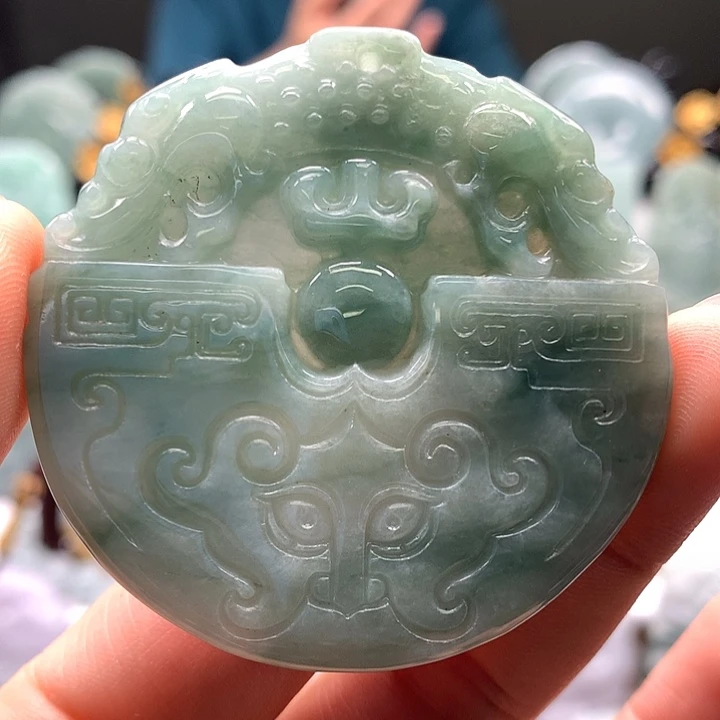 翡翠未镶嵌颈饰饕餮福利