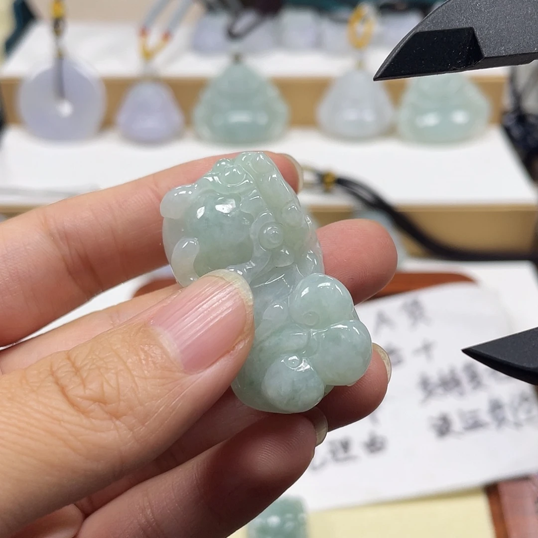 翡翠未镶嵌颈饰天然翡翠貔貅吊坠一件