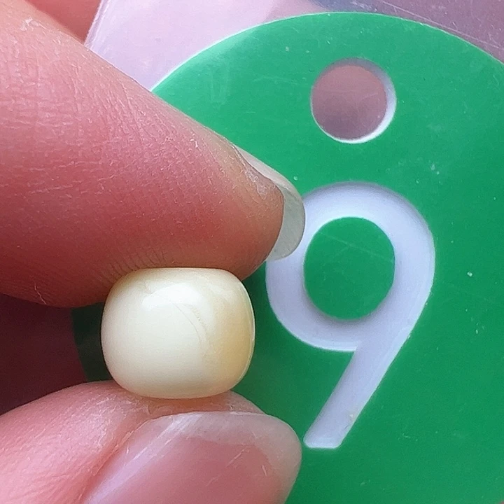 蜜蜡裸石未镶嵌8m m