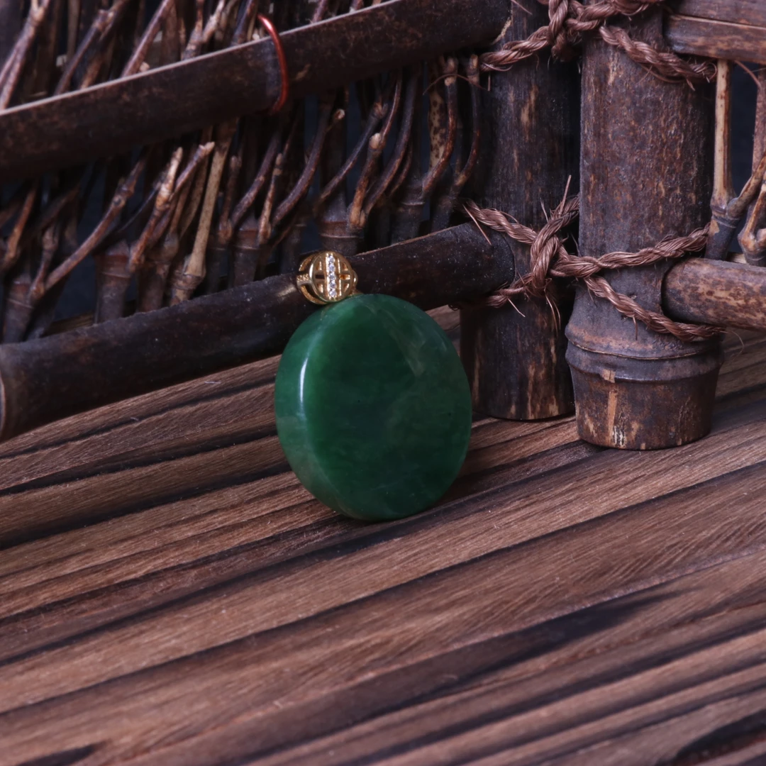 【石语珠宝】和田碧玉28mm左右S925银镶平安无事牌一个H010（含链）