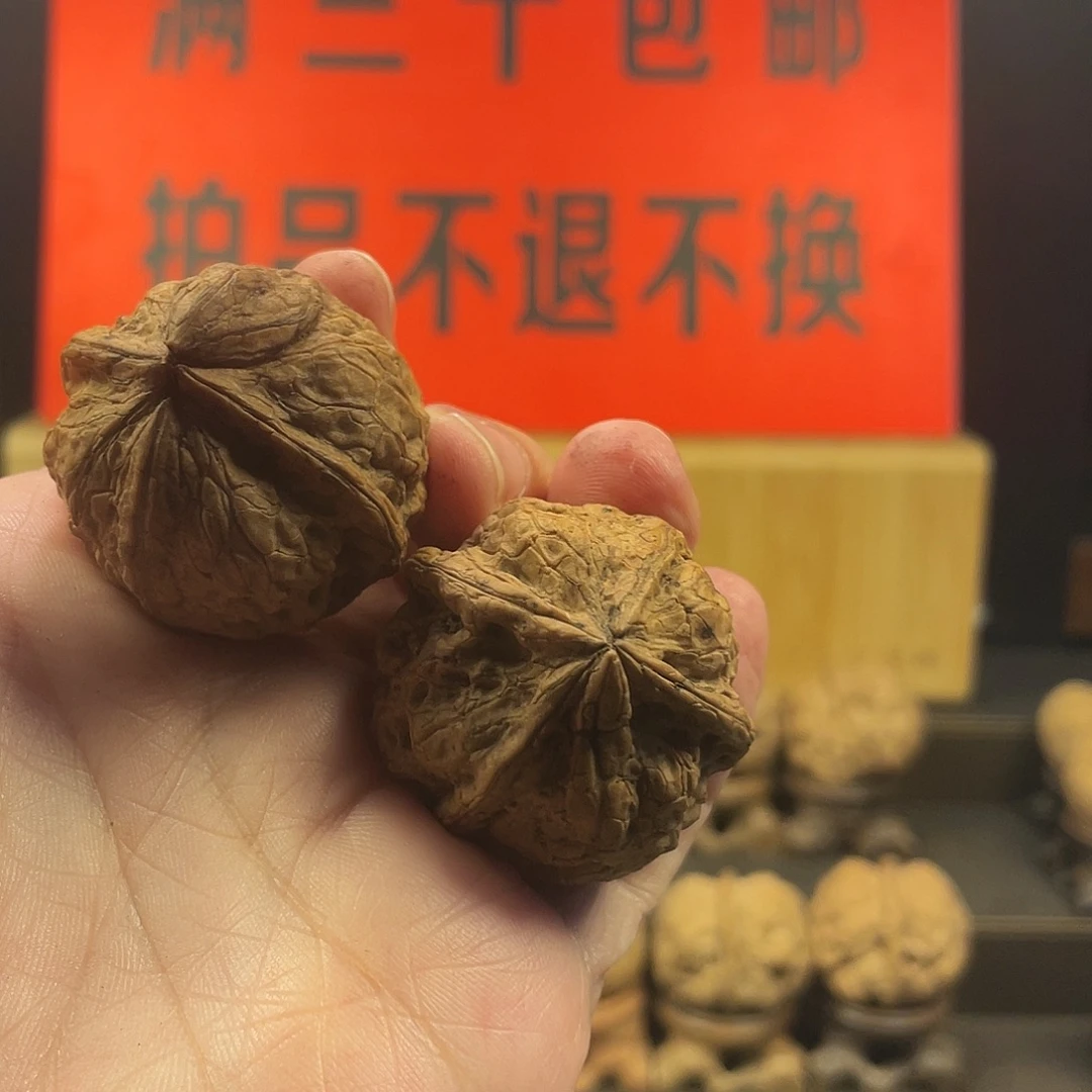 文玩核桃把件飘雪异形