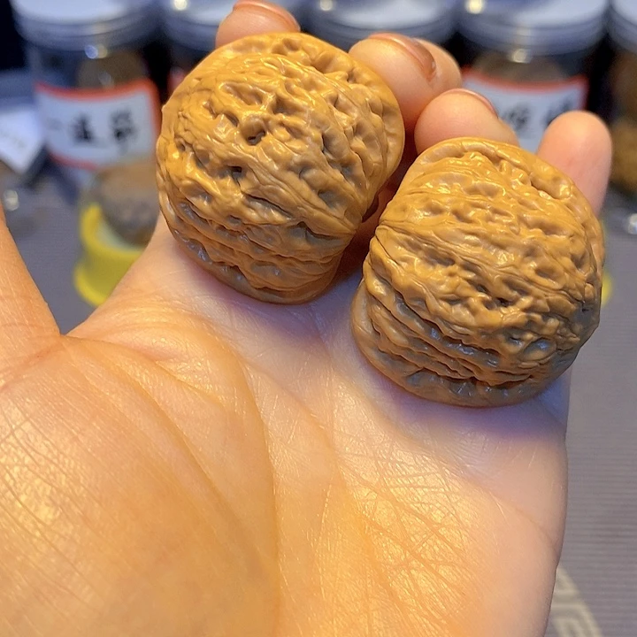 桃核把件334。 铁锤。37