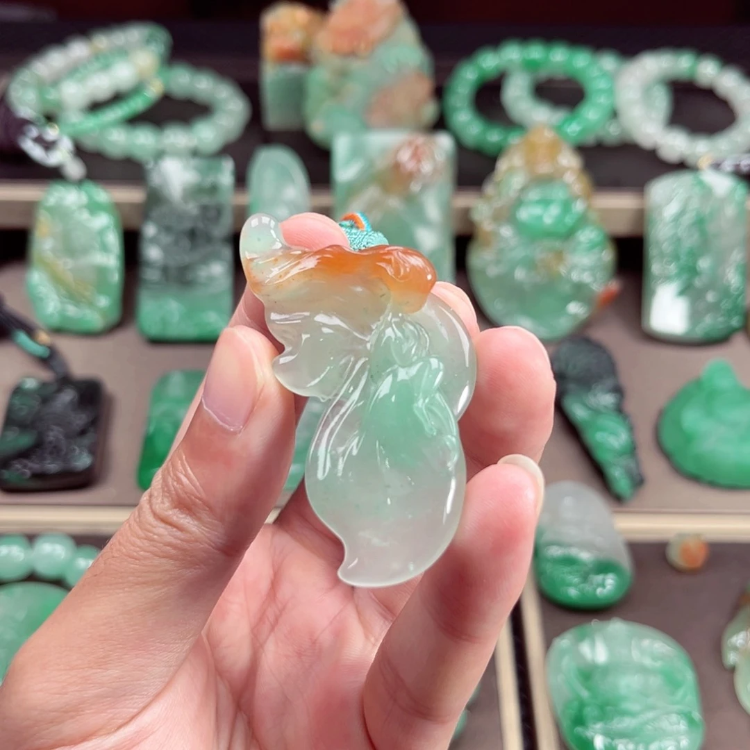 颈饰未镶嵌石英质玉