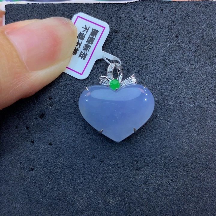 翡翠18K金镶嵌颈饰翡翠