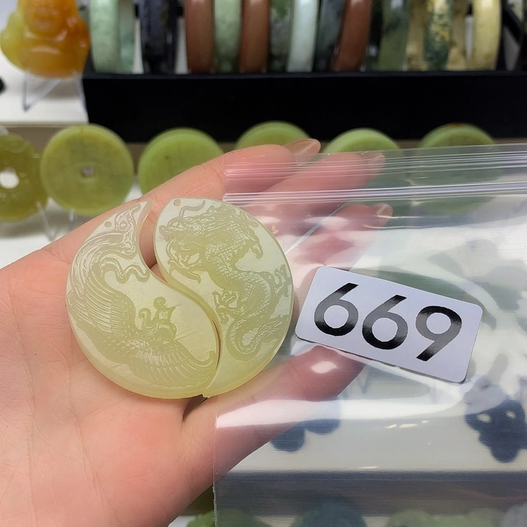 蛇纹石玉颈饰未镶嵌甜*猪