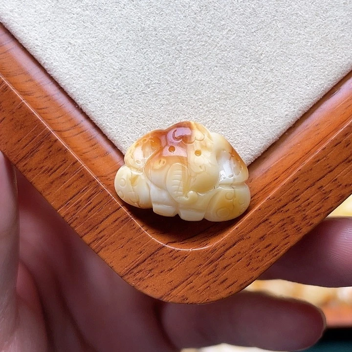 琥珀裸石未镶嵌蜜蜡