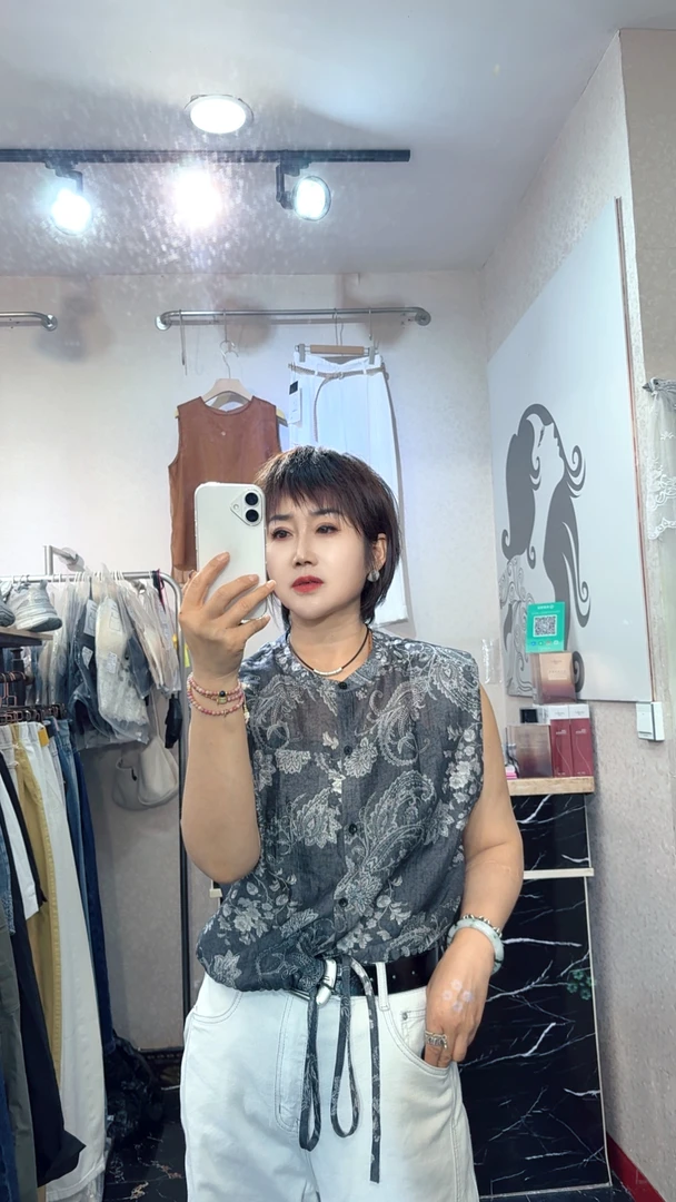 漂亮家    无袖带垫肩印花短袖