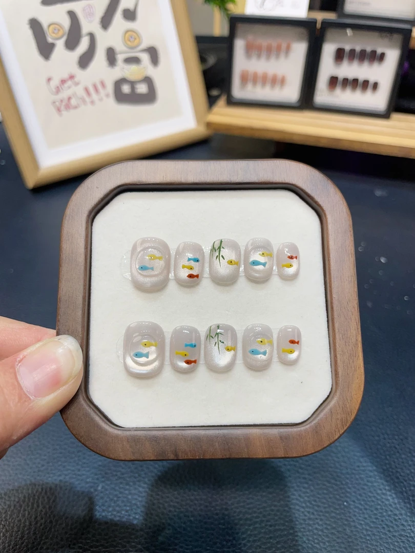 上新【好多鱼】纯手工穿戴甲手绘猫眼款短甲气质款