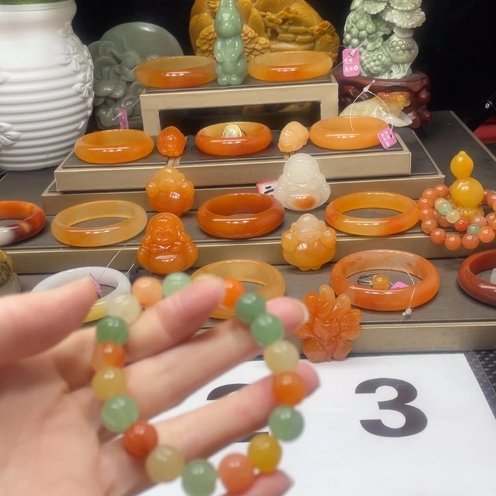 未镶嵌石英质玉（黄龙玉）手镯