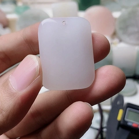 石英质玉未镶嵌吊坠(赠链)