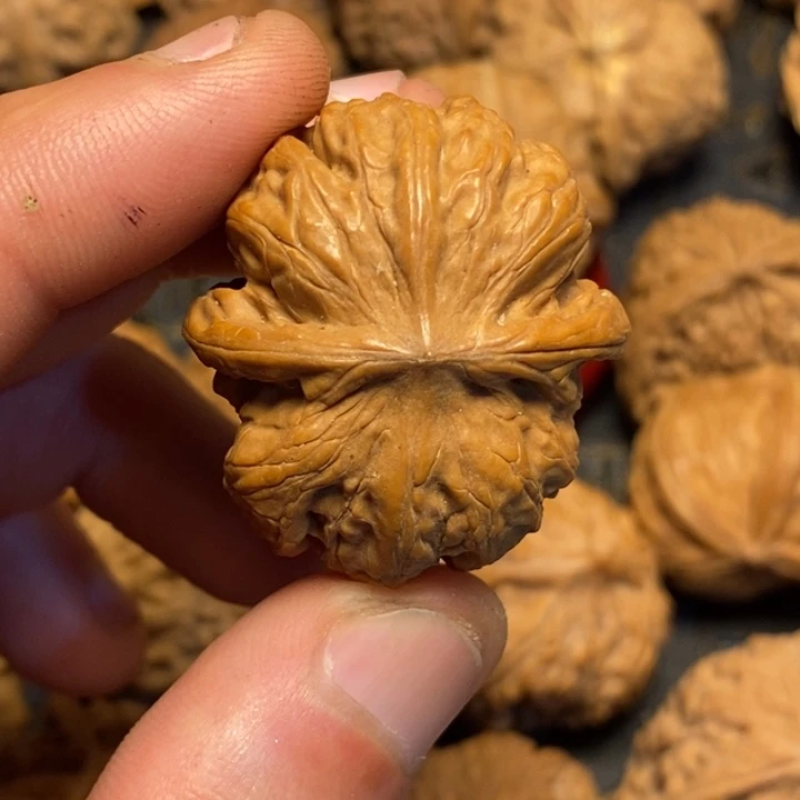 文玩核桃吊坠格****?文玩核桃异形单只