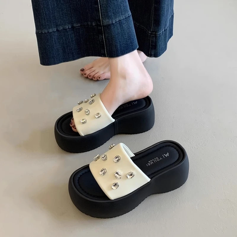 增高厚底水钻一字拖鞋女夏外穿2025新款仙女配裙子海边沙滩凉拖鞋