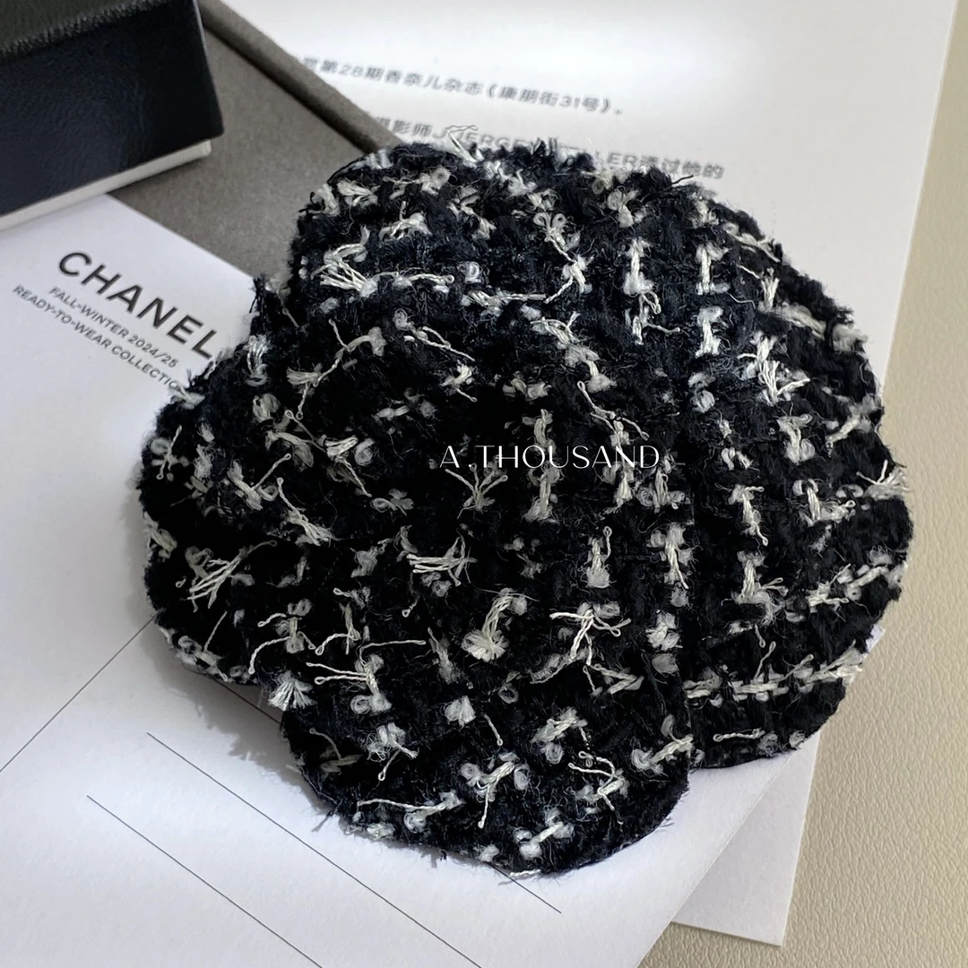 95新 Chanel/香奈儿 黑白粗花呢编织山茶花胸针-51897711
