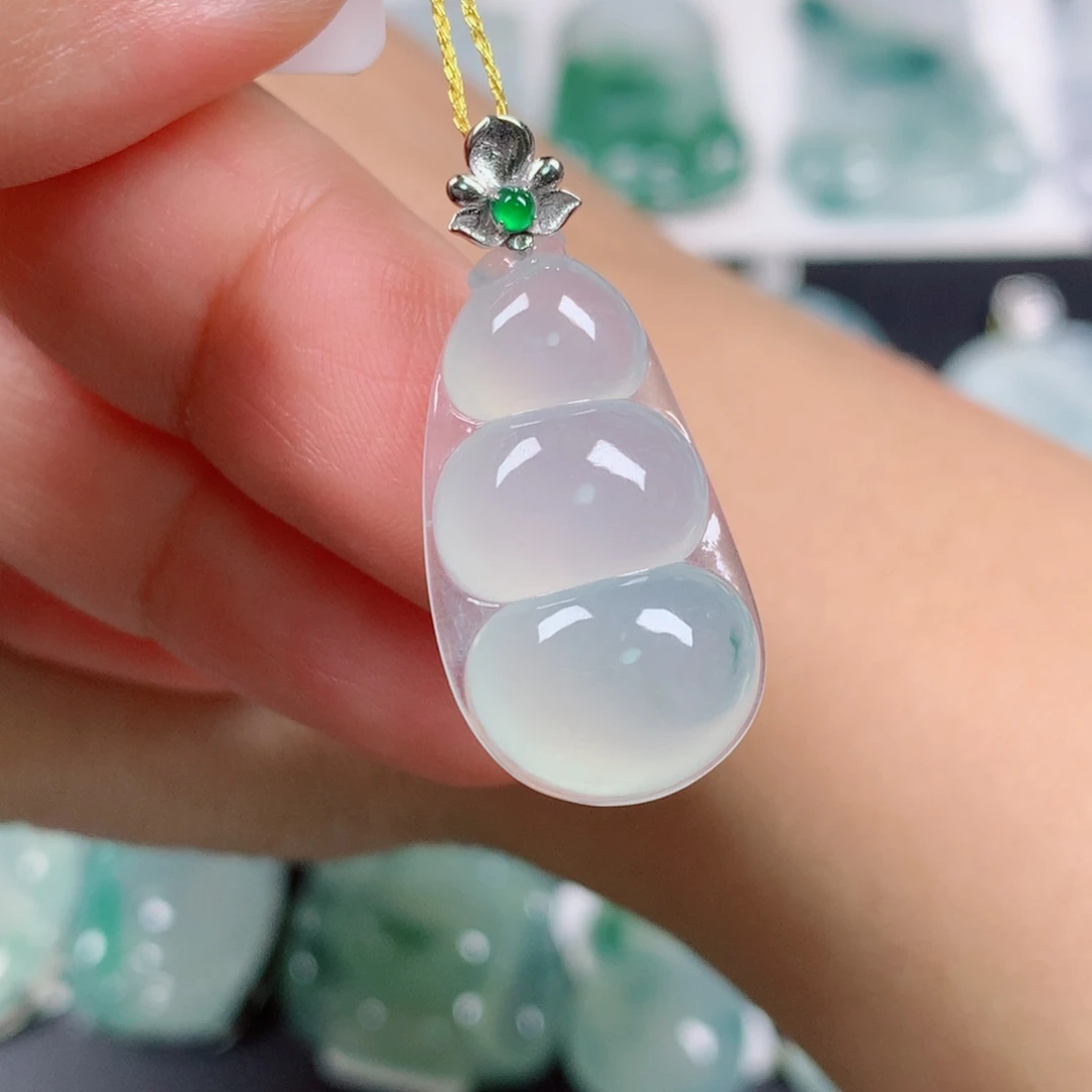 翡翠18K金镶嵌颈饰豆子