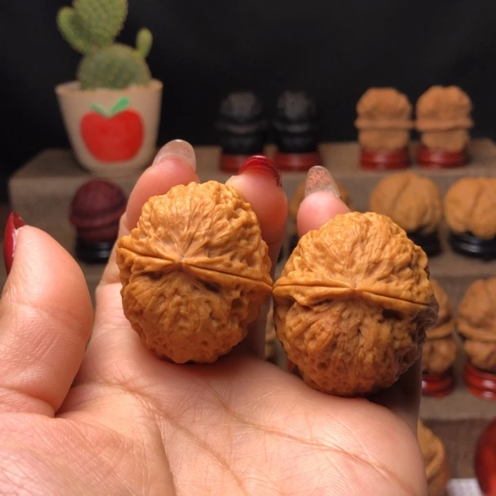 文玩核桃把件55云顶绣球