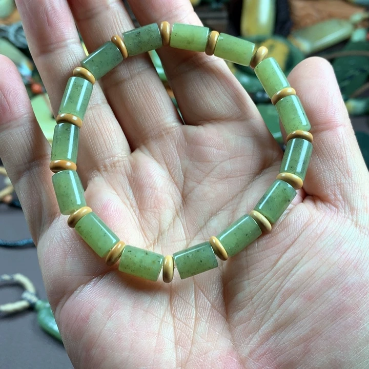 吊坠(赠链)未镶嵌岫岩河磨玉（透闪石质玉）