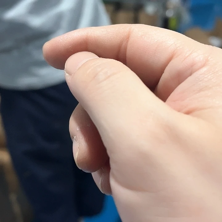 爱***头瓷片青瓷9.5英寸带盖汤碗一个，微瑕包邮