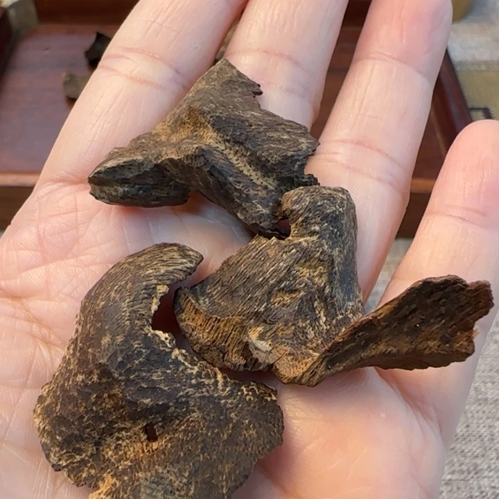 摆件沉香老海南尖峰岭包头沉水4克