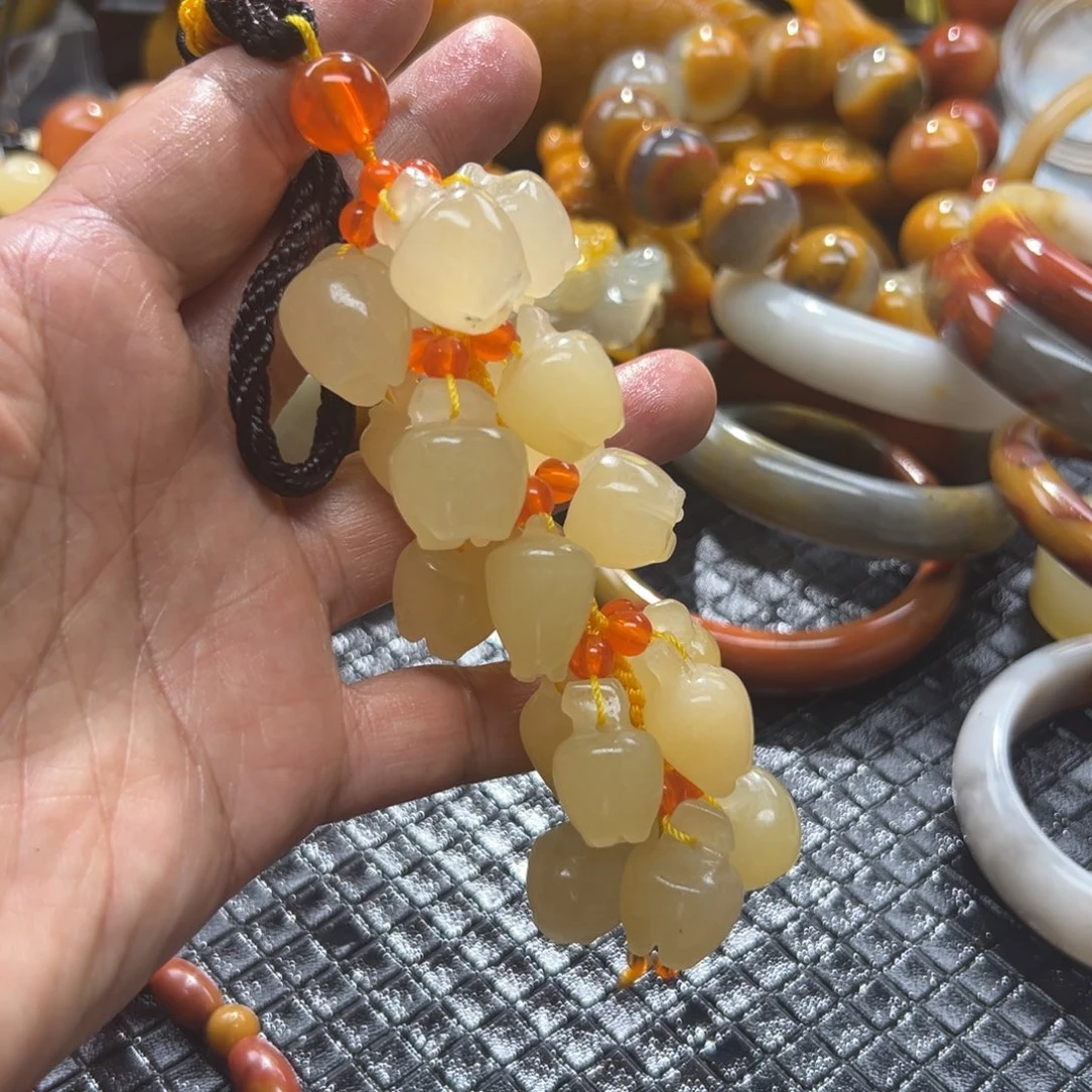 石英质玉未镶嵌颈饰