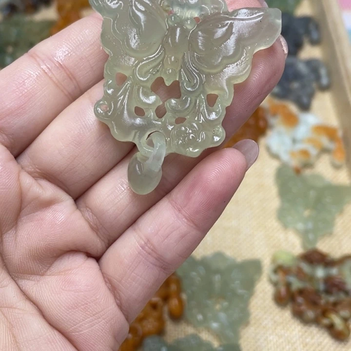 阿****蛇纹石玉合金颈饰