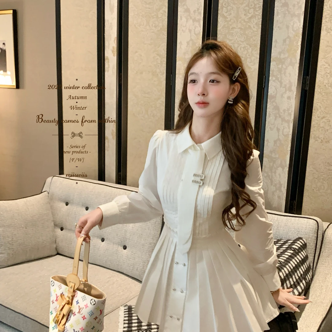 维斯小姐[9/16新品]纯棉白色领带可调节风琴褶收腰衬衣裙