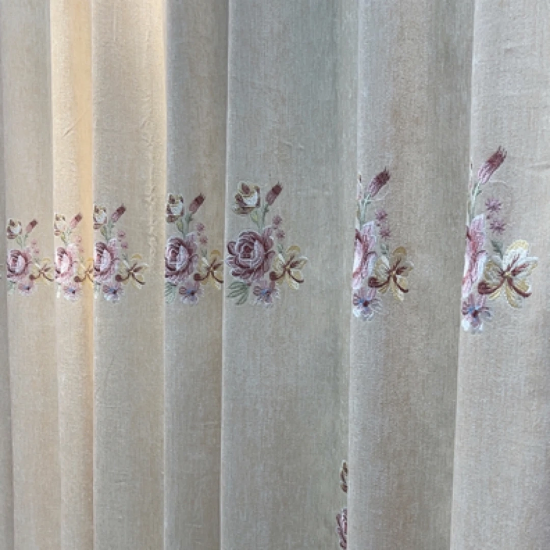 米黄色双面雪尼尔绣花窗帘