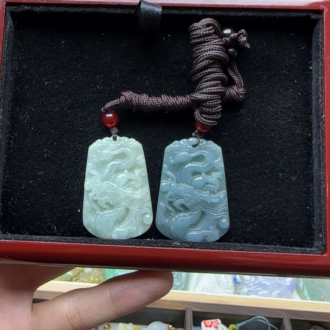 翡翠未镶嵌颈饰清