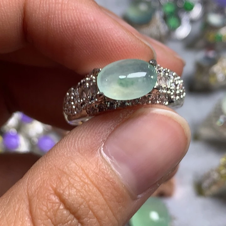 翡翠未镶嵌戒指铜托，卖裸石，需要二次镶嵌