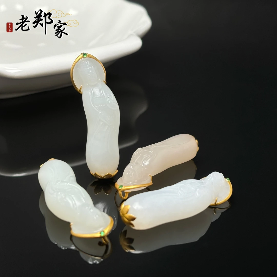 【老郑家】18K金镶和田玉吊坠 多样性发1件 约40*11*9mm