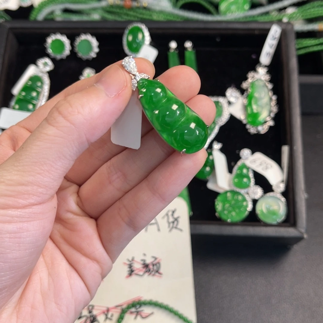 翡翠银S925镶嵌戒指福豆吊坠