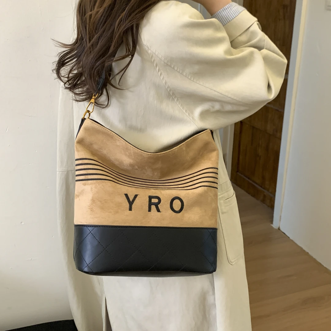 高级感磨砂配皮水桶包包女条纹拼接撞色手提腋下包单肩斜挎包女潮