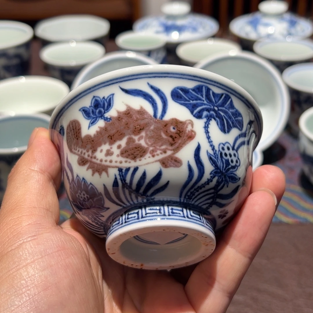 精品青花釉里红三面鳜鱼压手杯口径约9.4厘米