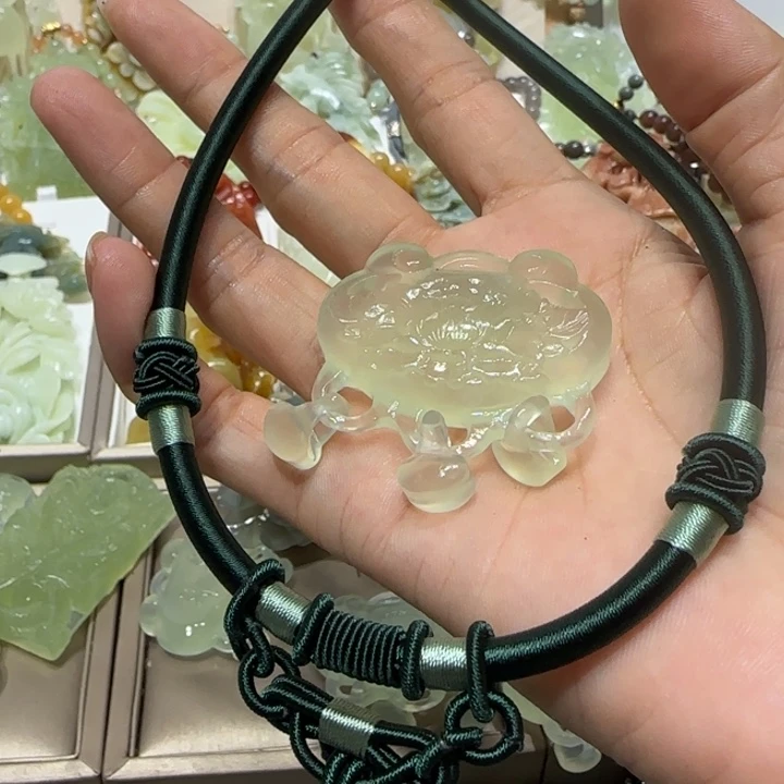 蛇纹石玉吊坠未镶嵌