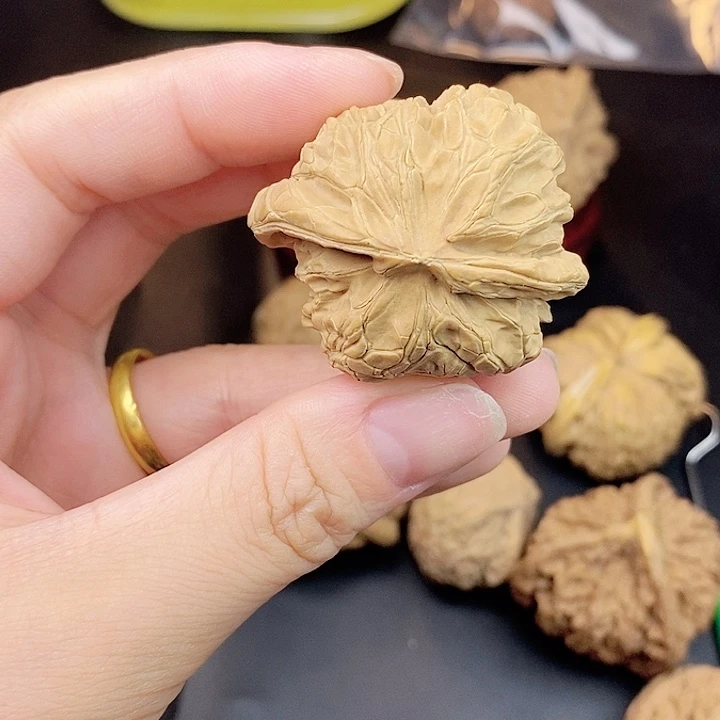 天***顺文玩核桃吊坠黄瑕疵不退不换