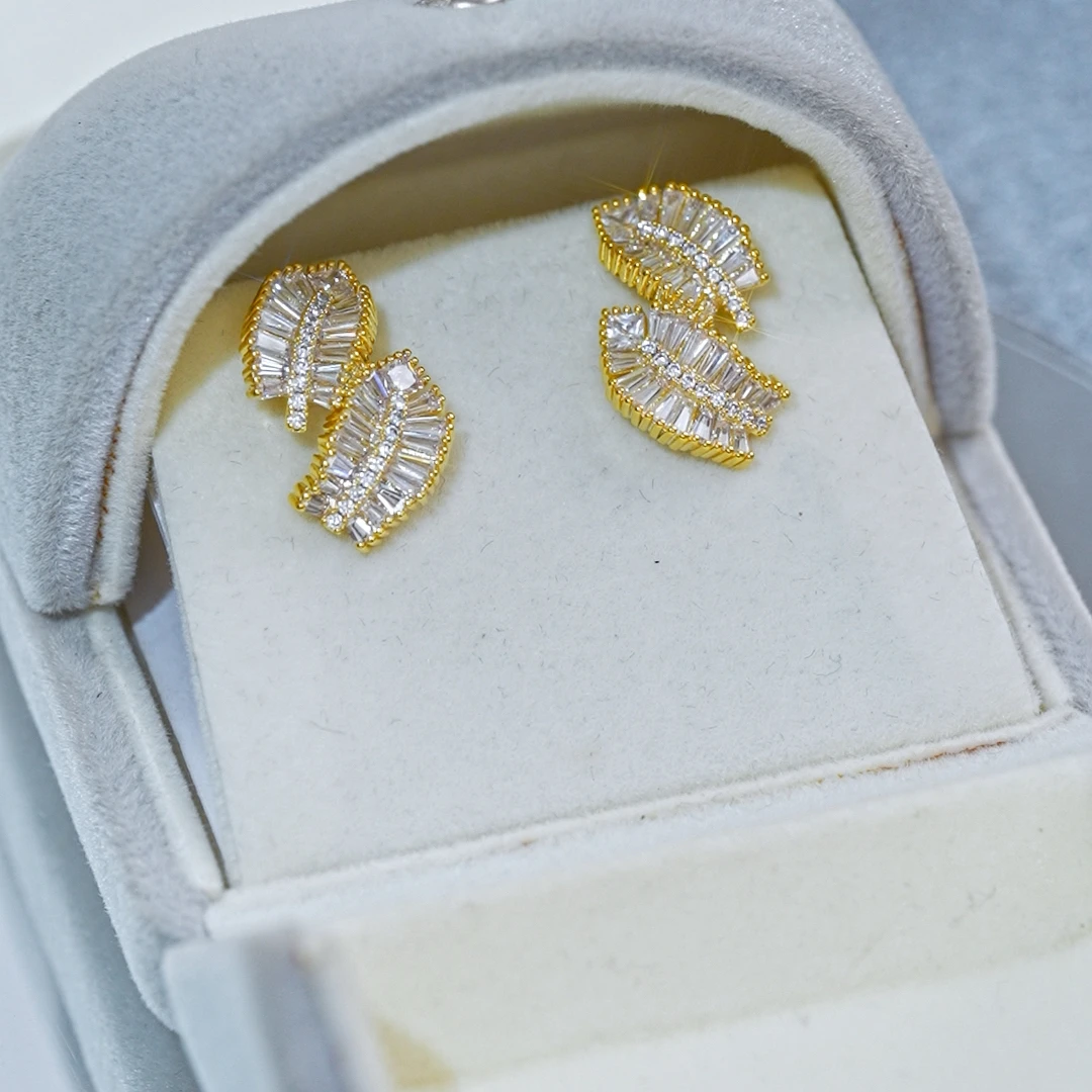 铜合金耳饰 叶叶倾心气质轻奢时尚百搭ins镶钻耳钉饰品精致小众