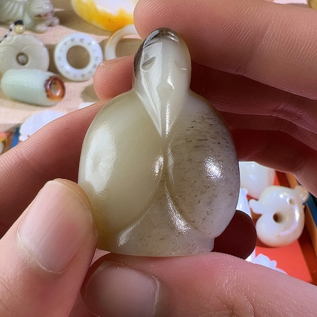 千***鹰和田玉未镶嵌颈饰