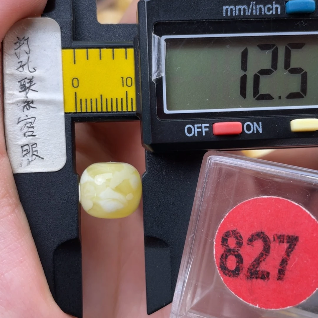 蜜蜡未镶嵌珠宝奇石