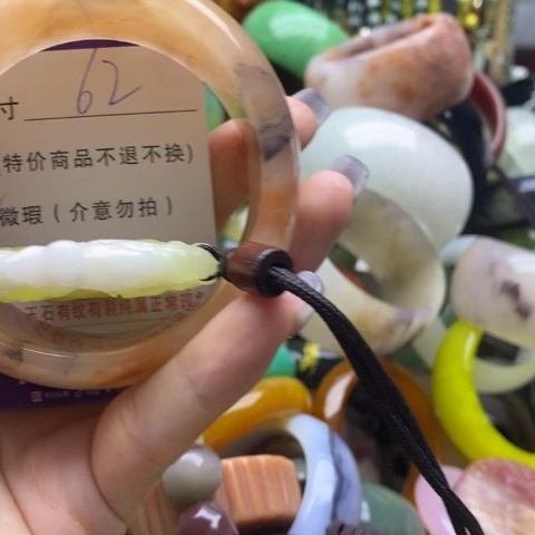 未镶嵌手镯石英质玉
