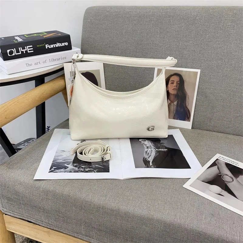 2025新款时尚油蜡皮水桶包休闲百搭大容量腋下单肩包简约斜跨包女