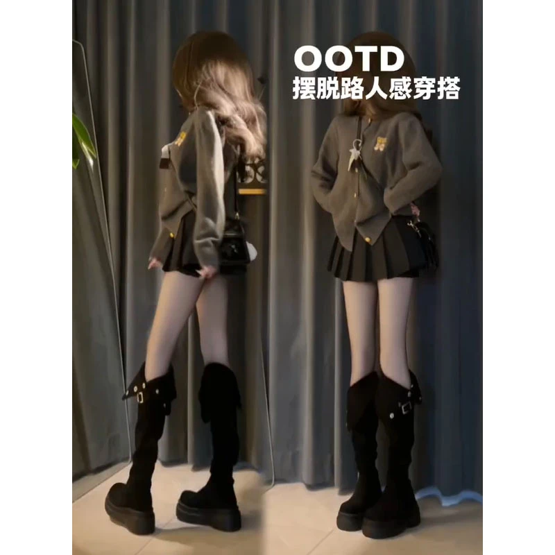 秋季穿搭一整套女2025新款韩版学院风小熊刺绣针织衫百褶裙两件套
