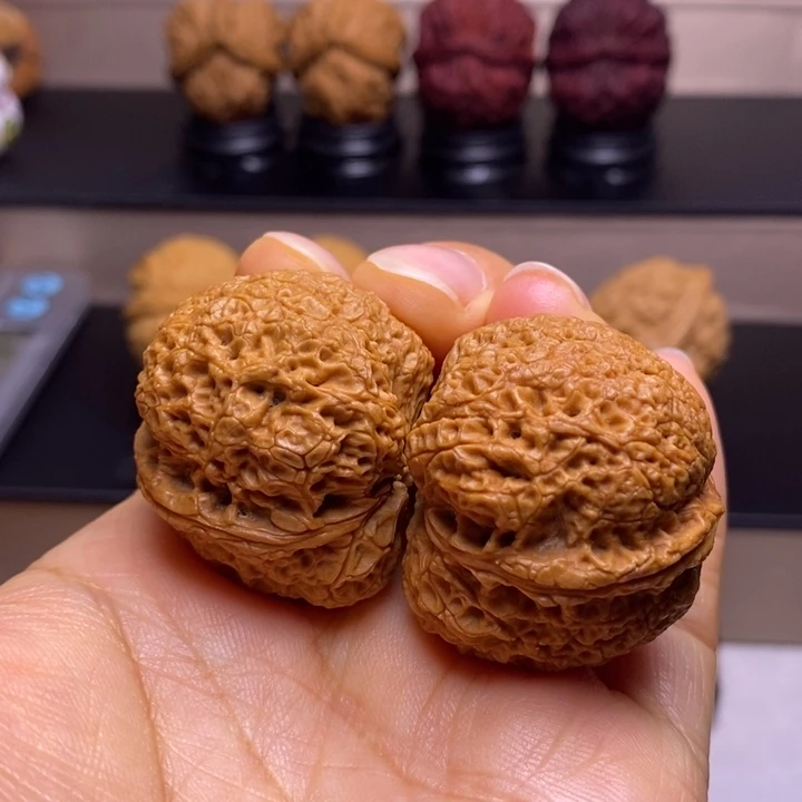 文玩核桃把件鱼子纹绣球21