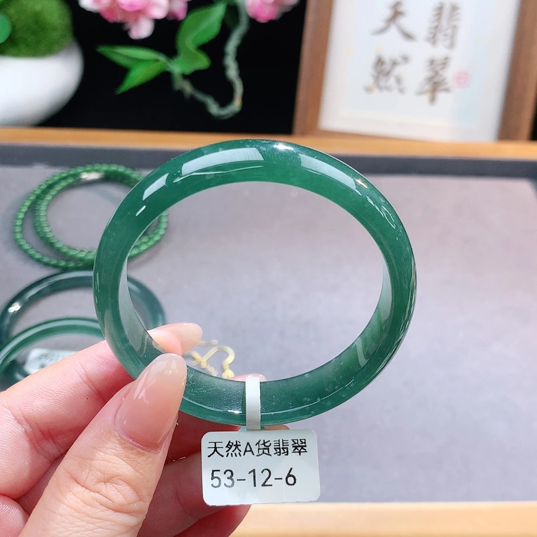 未镶嵌手镯（圆镯）翡翠