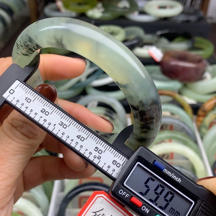 蛇纹石玉未镶嵌手镯379