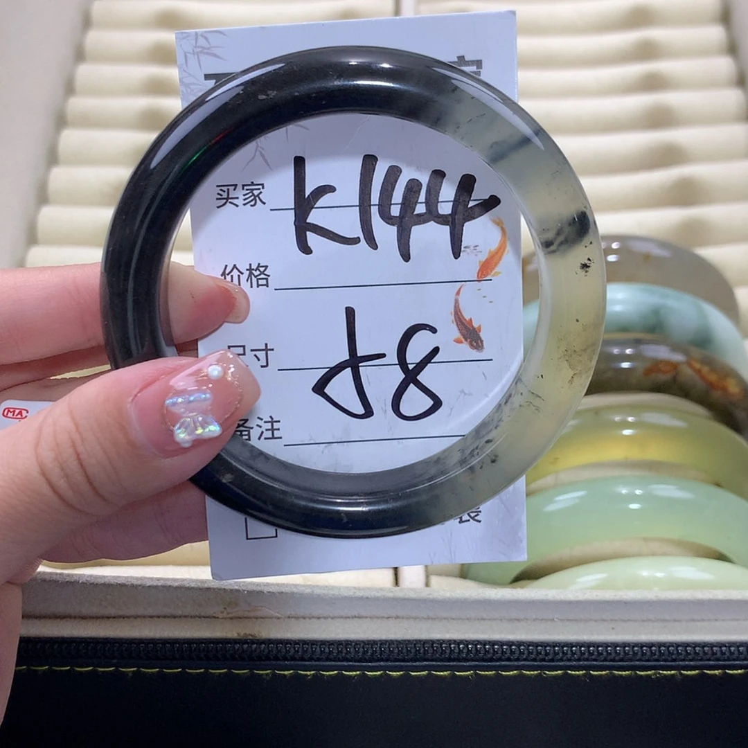 【闪购商品】未镶嵌蛇纹石玉手镯