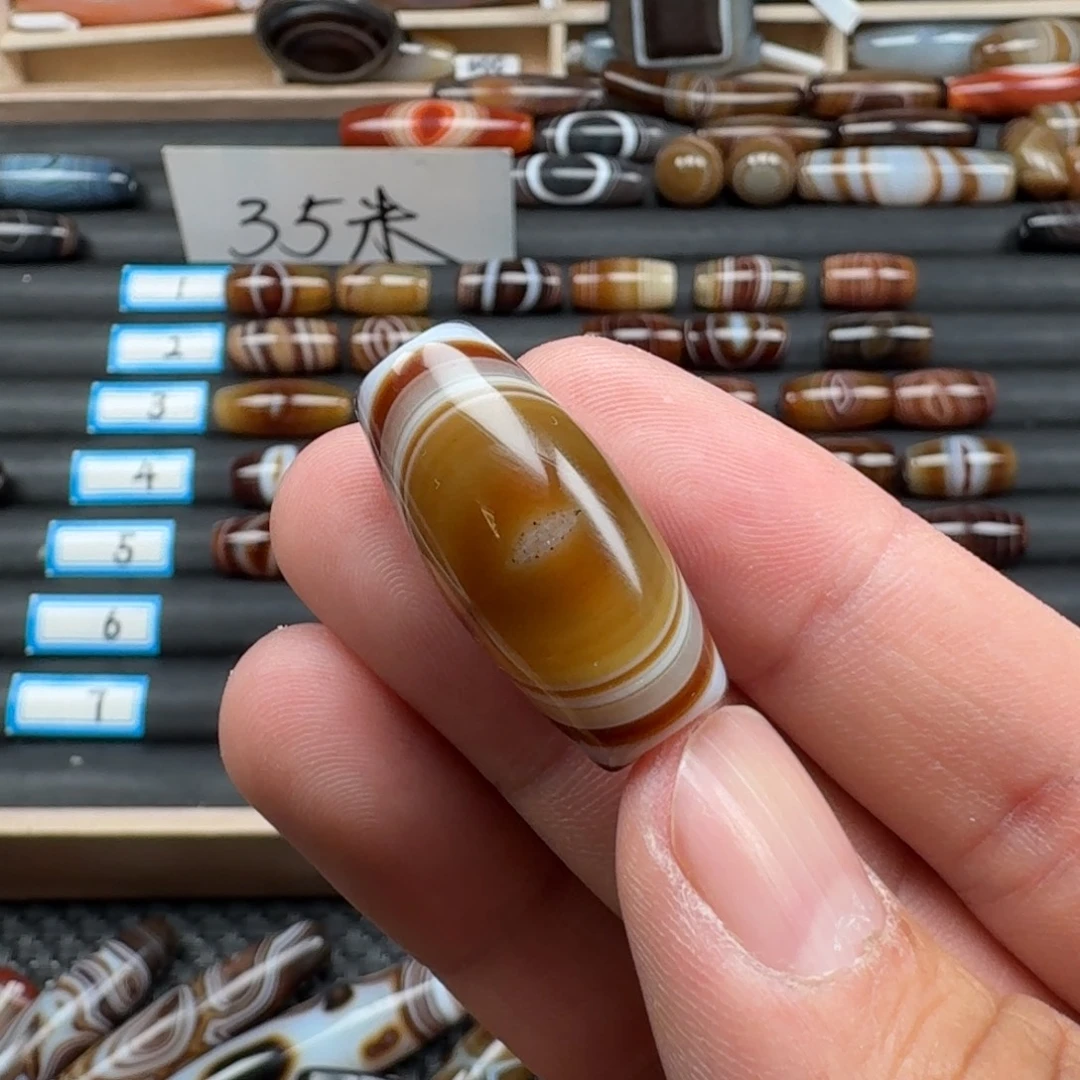 碳***。玛瑙/玉髓未镶嵌颈饰