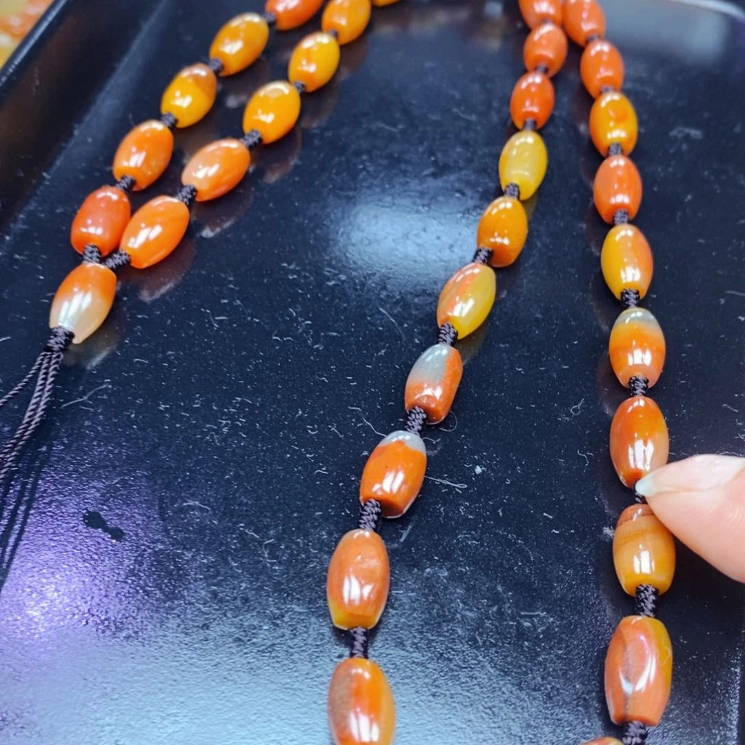 未镶嵌石英质玉（黄龙玉）颈饰