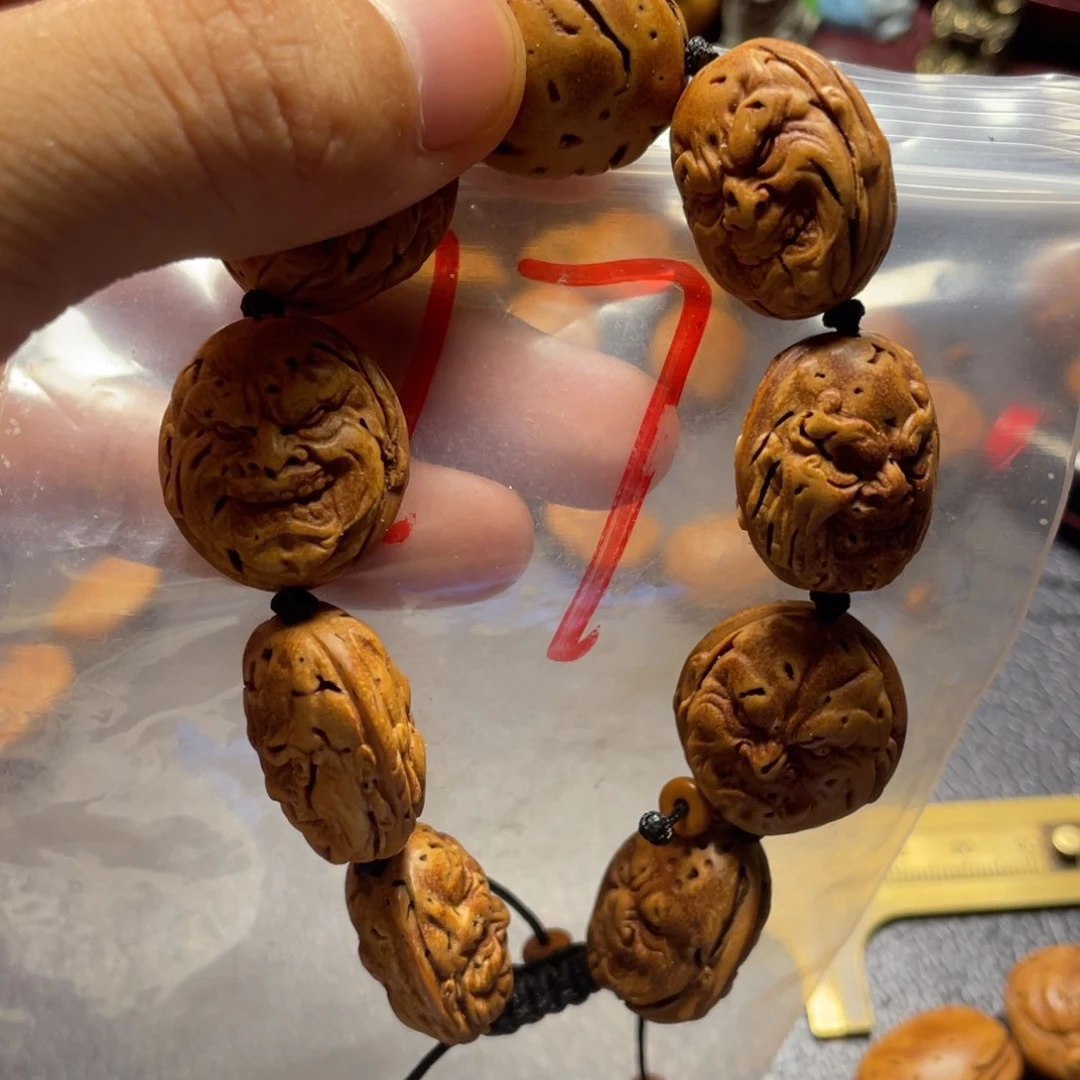 大桃核雕刻瑕疵恶僧